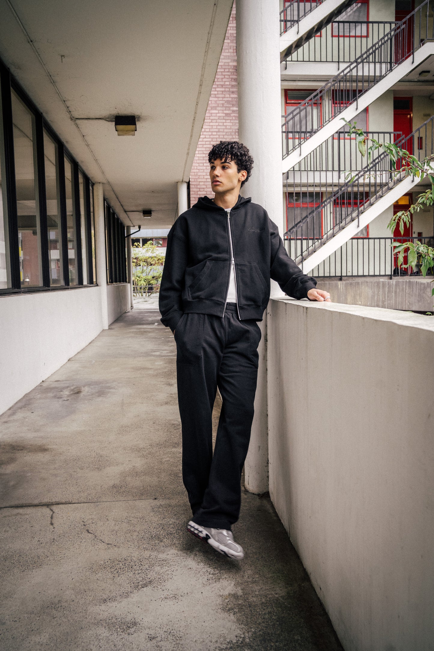 BLACK 'SIGNATURE' SWEATPANTS